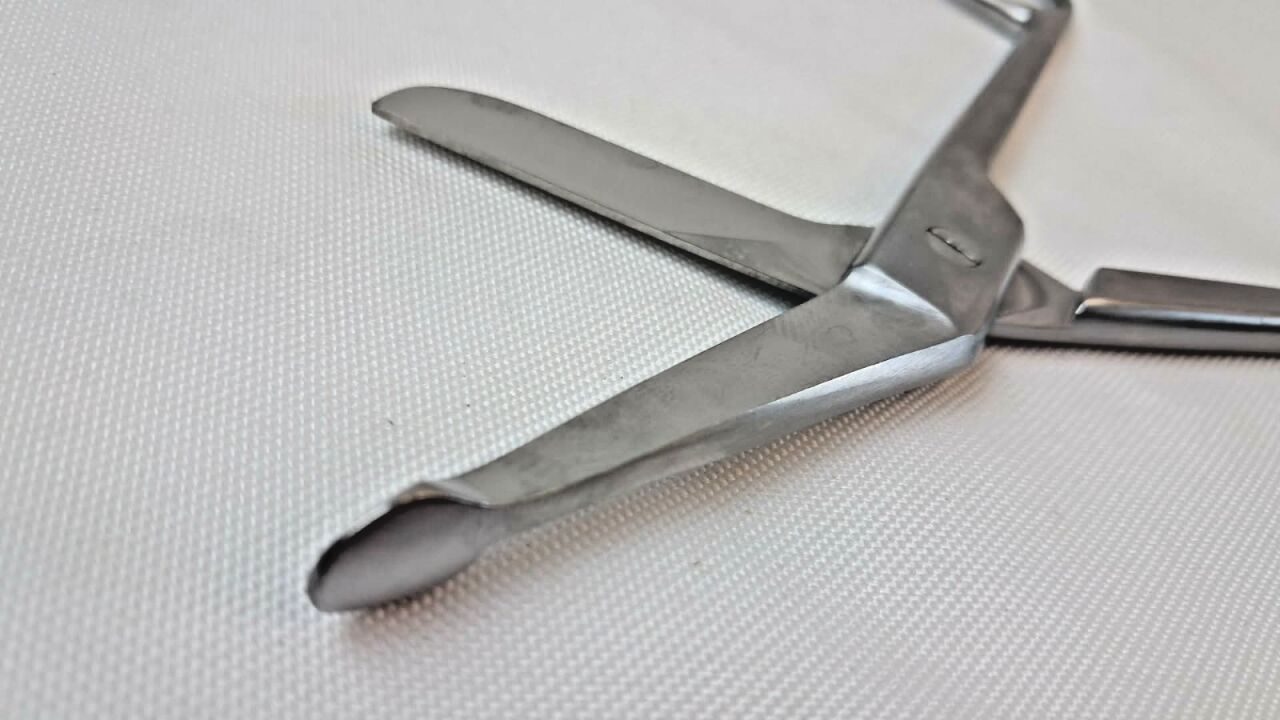 INTEGRA MILTEX 5-516 Lister Bandage Scissors 71/4" Angled Probe Point — photo 4