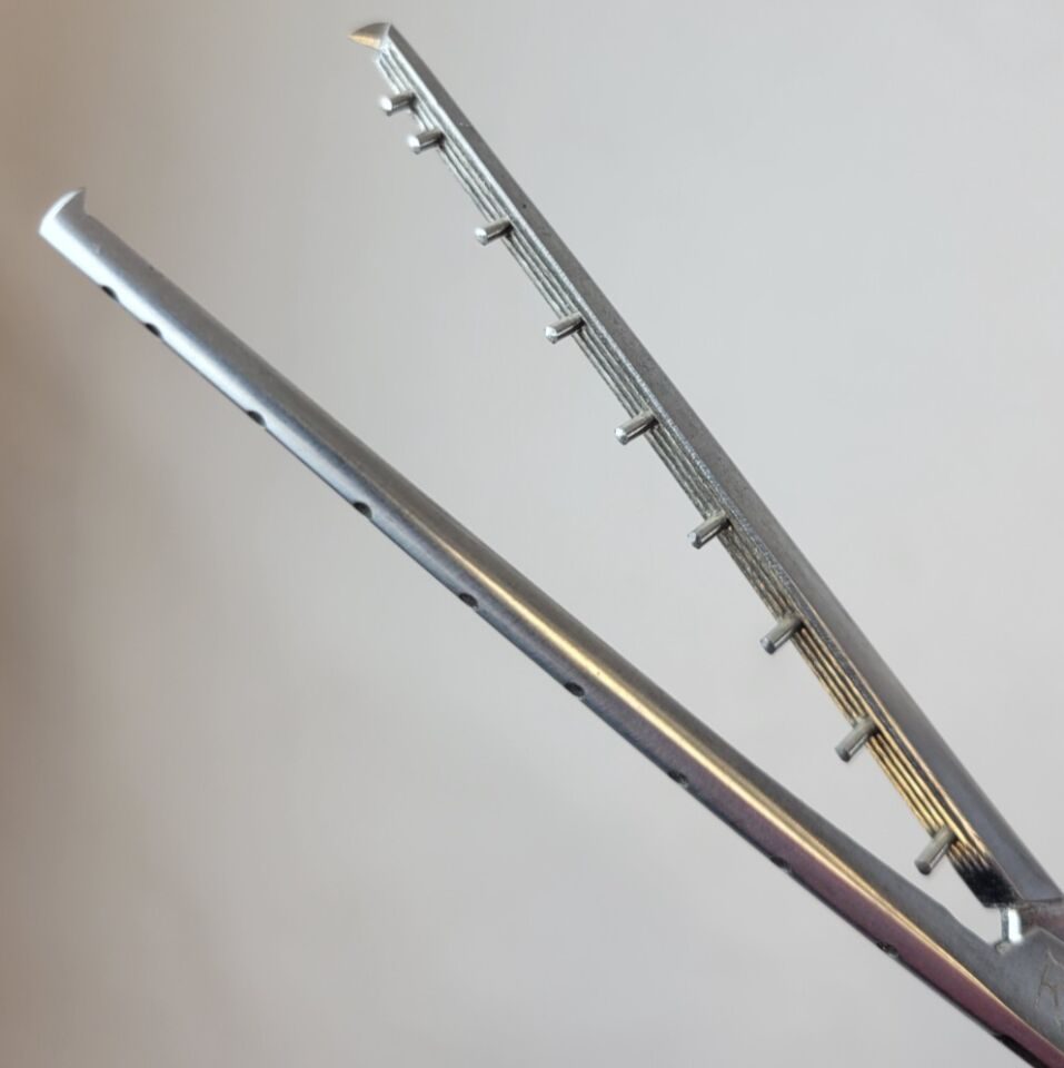 CODMAN 19-4065 Dennis Intestinal Clamp Longitudinal Serrations — photo 4
