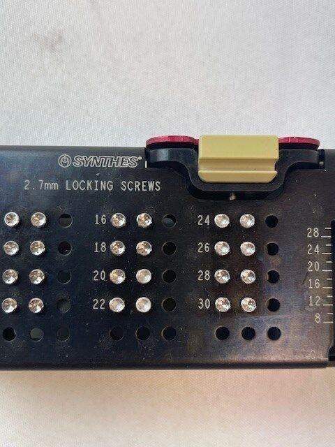 SYNTHES  Locking 2.7mm Cortex Screw Set — photo 3