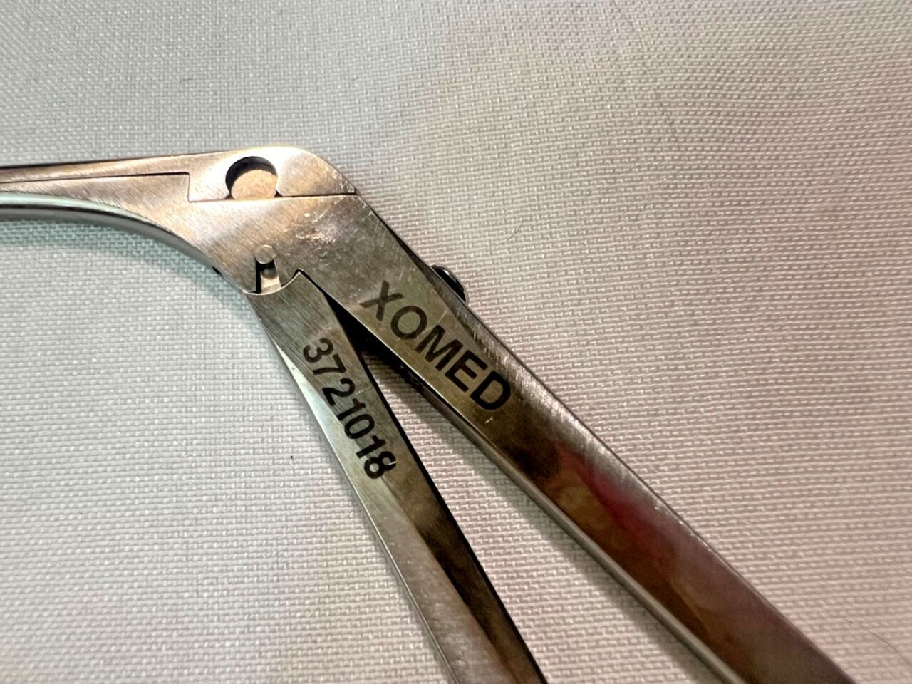 XOMED 3721018 8mm Serrated Jaws Tapered 5-3/4" L House Alligator Crimper Forceps — photo 5
