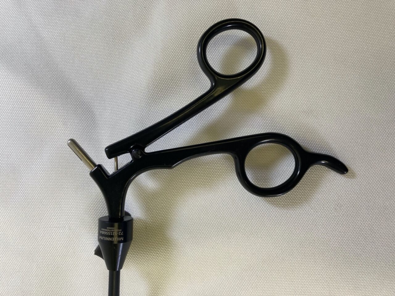 MILLENNIUM SURGICAL 72-5215568A 5mm x 45cm Laparoscopic Spiked Biopsy Cup Forcep — photo 2