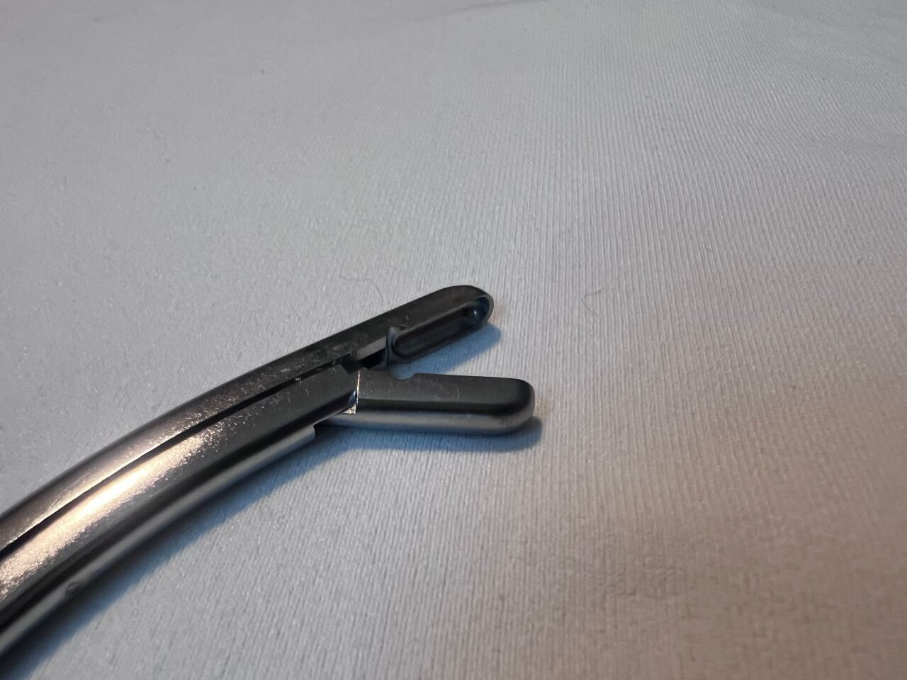SYNTHES 389.844 T-PLIF Pituitary Rongeur 4mm Soft Angled Punch — photo 3