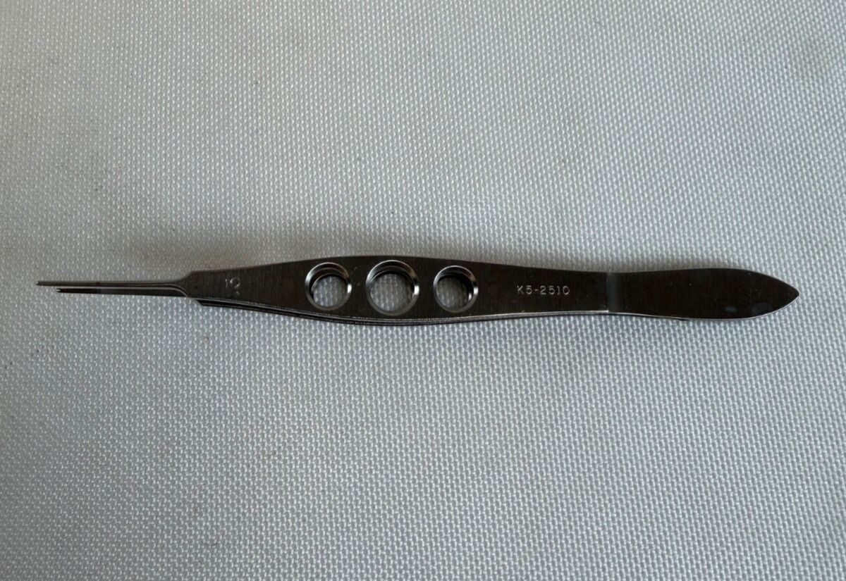 KATENA K5-2510 Castroviejo Forceps w/ Platform 1x2 Teeth 0.3mm