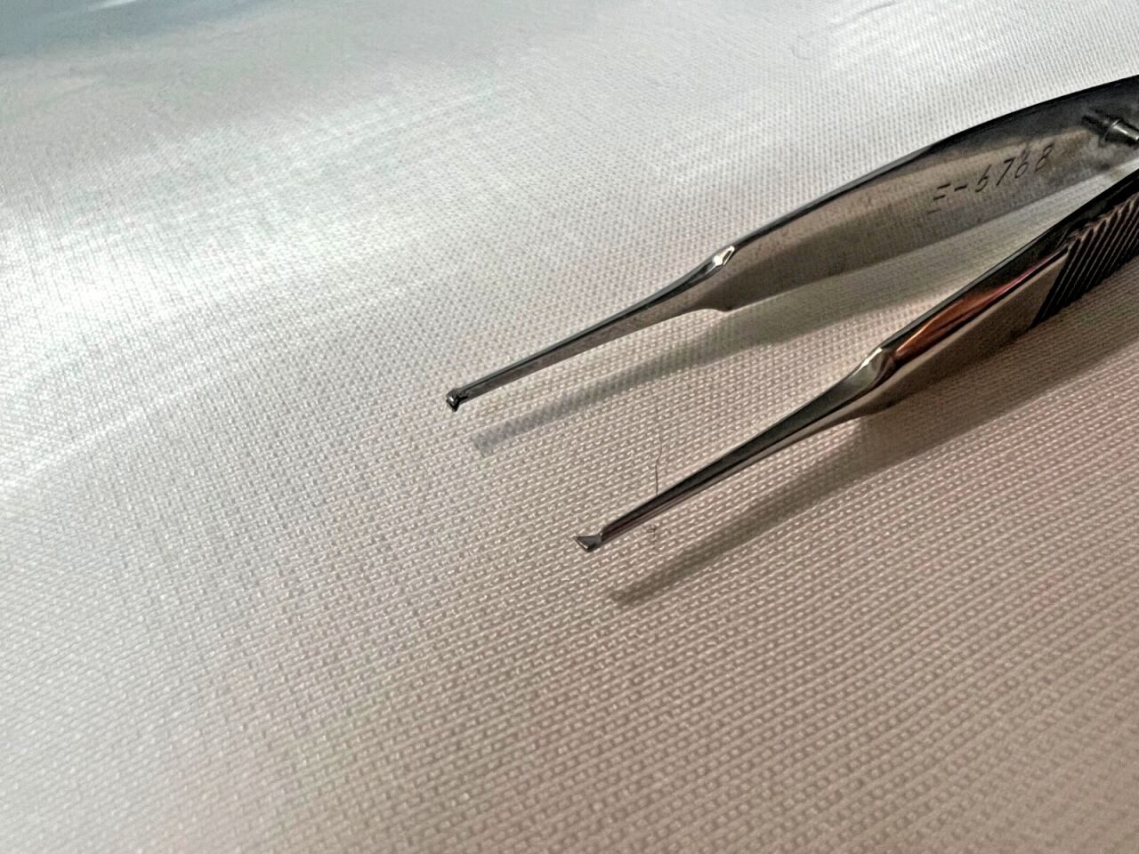 KARL STORZ E-6768 Lester Fixation Forceps 1x2 Teeth 3-3/4" Length Ophthalmic — photo 3