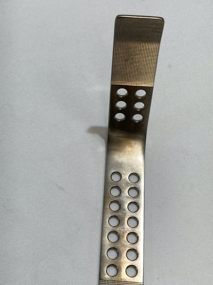 V. MUELLER SU10322 SU10321 SU10320 Perforated Angled Retractors Ortho — photo 4