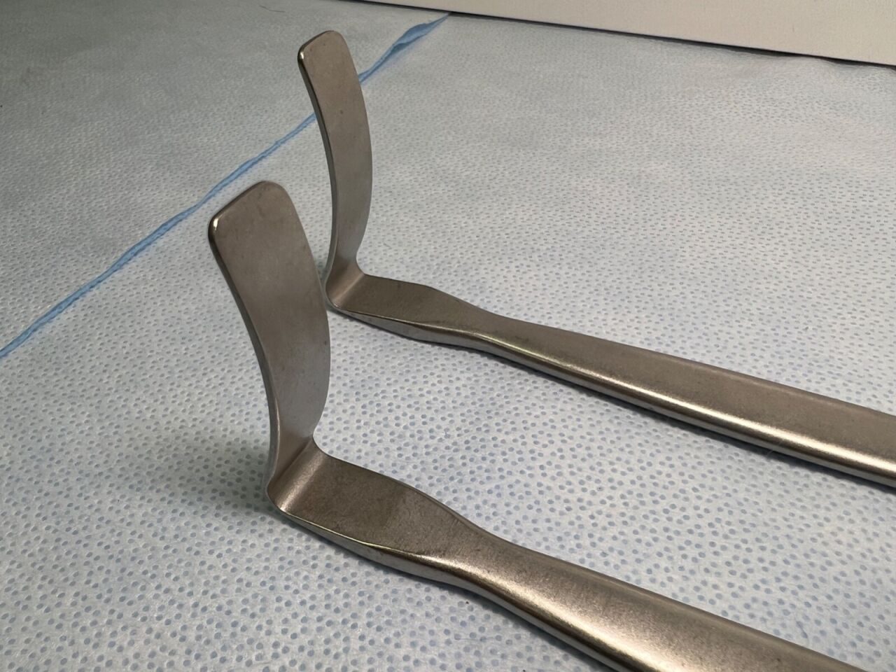 RICHARDS 11-1537 Smillie Curved Retractors, Lot of 2 — photo 4