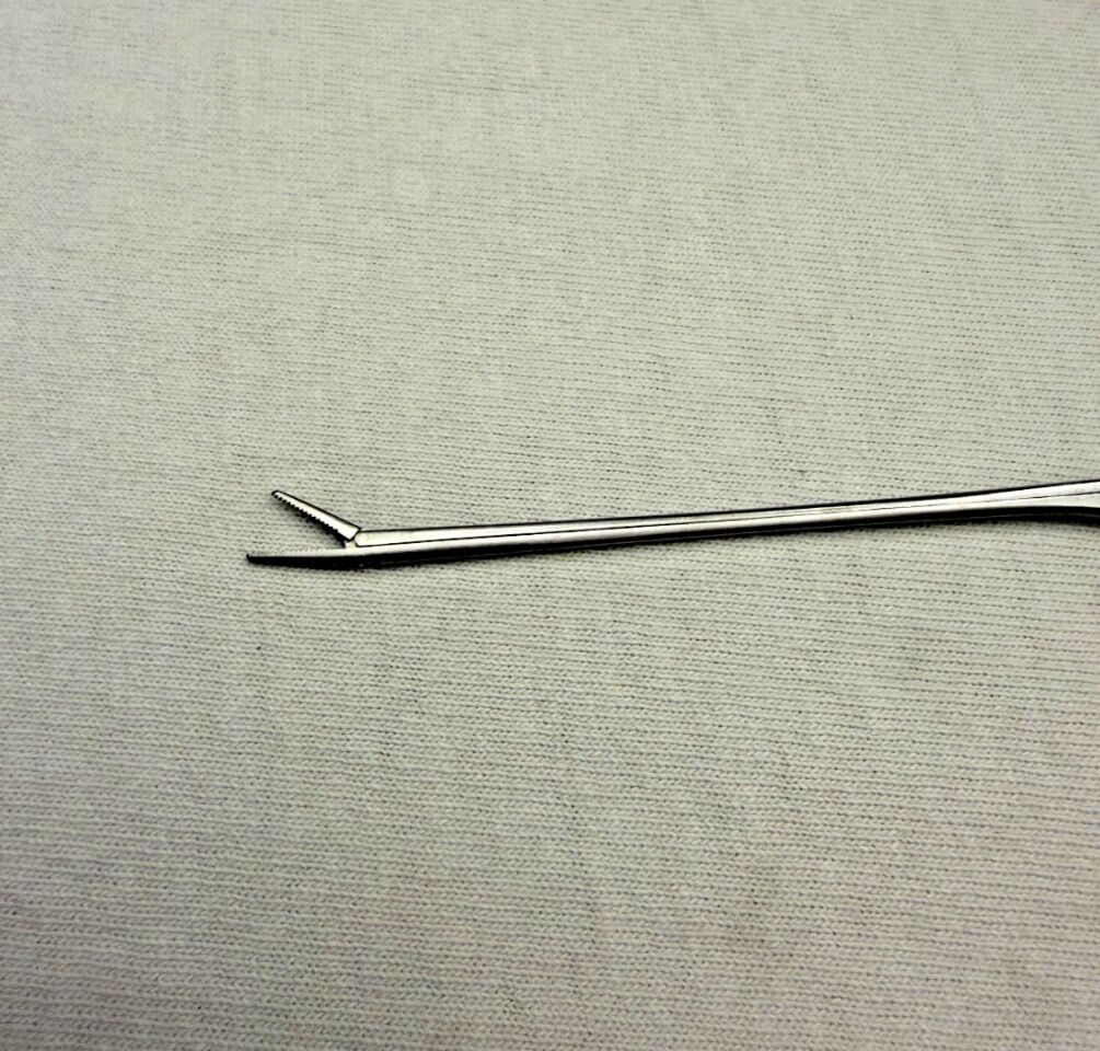 V. MUELLER AU6180 Alligator Forcep Straight Serrated Tips 5-1/8" Length ENT — photo 5