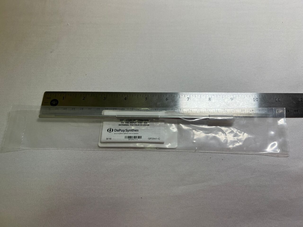 SYNTHES 293.79 5mm Steinmann Pin w/ Central Thread — photo 2