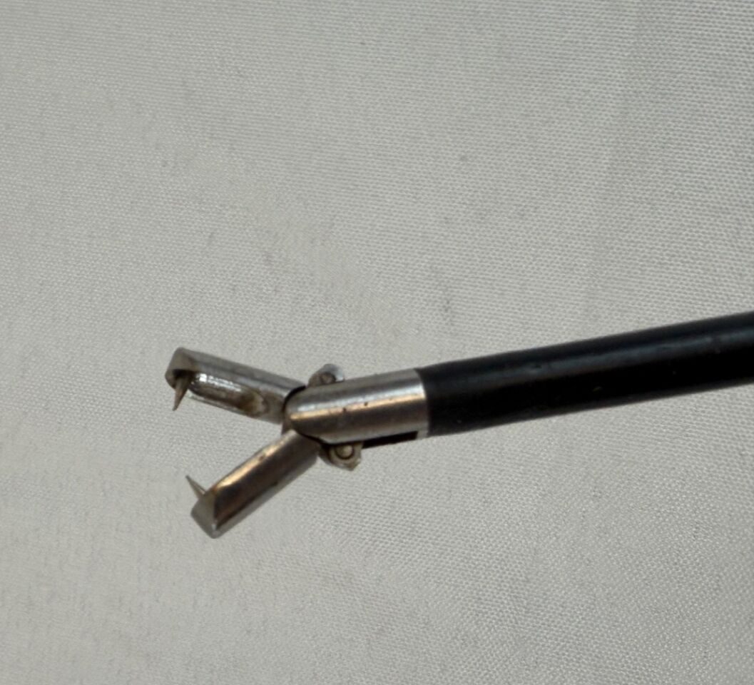 R. WOLF 8384.1 5mm x 45cm Laparoscopic Spiked Biopsy Cup Monopolar Forcep — photo 5