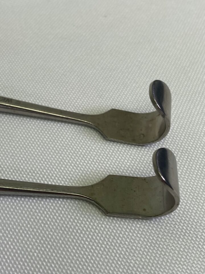 PILLING 481500 Little Retractors 1/2" W x 3/4" Deep x 7" Long — photo 4