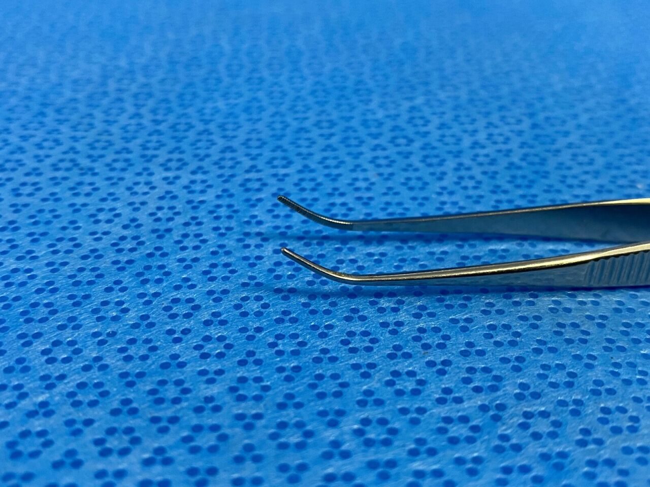 JARIT 355-101 Ophthalmic 0.8mm Wide Tip Half Curved Eye Dressing Forceps 4" — photo 5