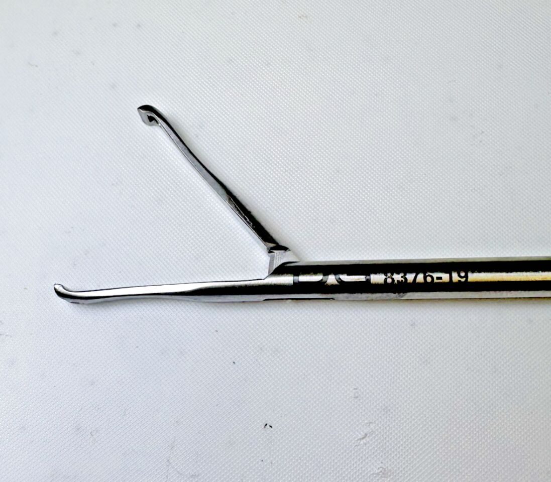 DAVIS-GECK 8376-19 Laparoscopic Small Single Action Babcock Grasper w/ Ratchet — photo 5