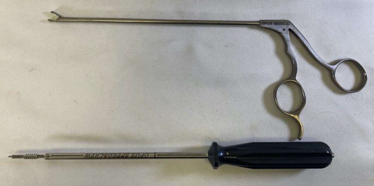 ARTHROCARE Opus Autocuff OM-9047 Forcep Speed Driver Set w/ Case — photo 2