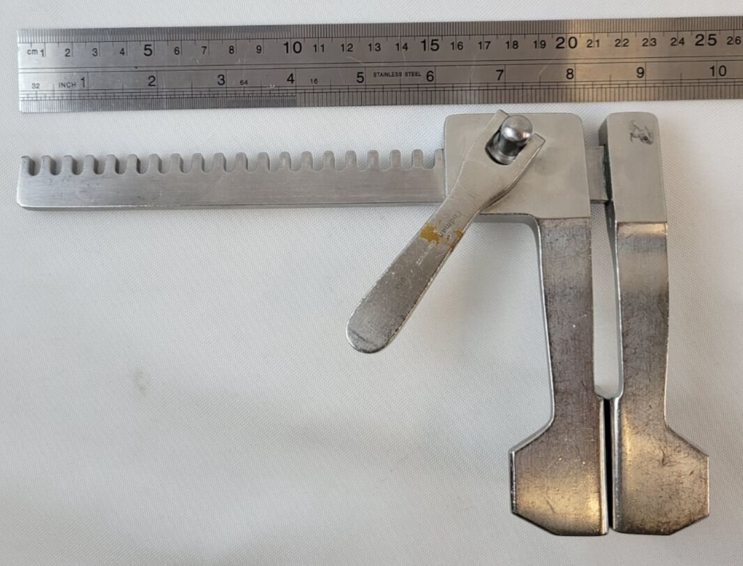 CODMAN Medium Finochietto Rib Spreader — photo 6