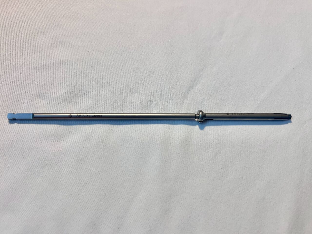 SYNTHES 387.31 Cruciform Screwdriver Shaft For 1.8mm Titanium Locking Screw w/ 387.32 Holding Sleeve — photo 1