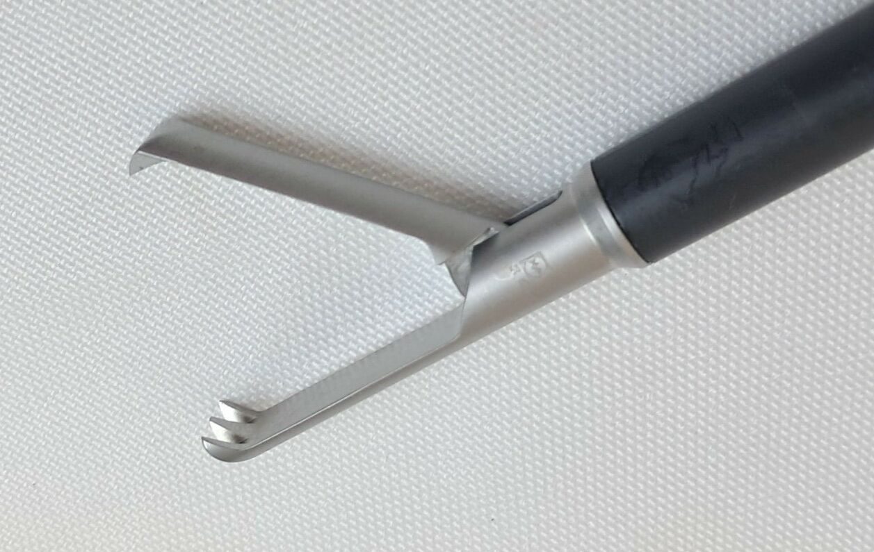 AESCULAP PO623R / PO951R ADTEC Monopolar Claw Grasper Forcep 2x3 Teeth 10mm Handle — photo 4