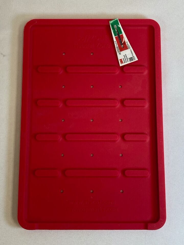 VISCOT MEDICAL Soffzone 6" x 9" Neutral Zone Magnetic Surgical Tray — photo 5