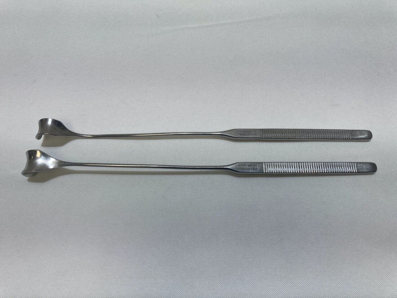 INSTRUMENT ASSOCIATES 11" 14mm & 18mm Cushing Vein Retractors — photo 1
