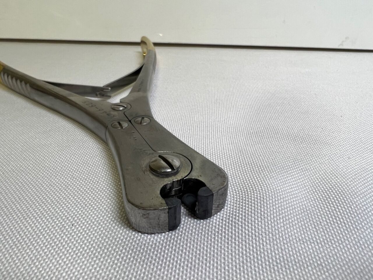 K. MEDICAL KM46-625 Front & Side Cutting Pliers — photo 1