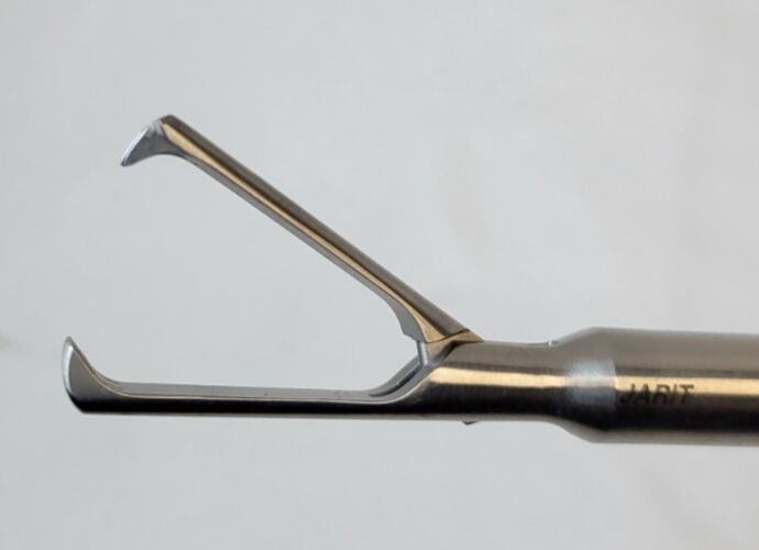 JARIT 600-135 Claw Grasping Forceps, Spring Loaded, 2x3 Teeth, Laparoscopy — photo 6