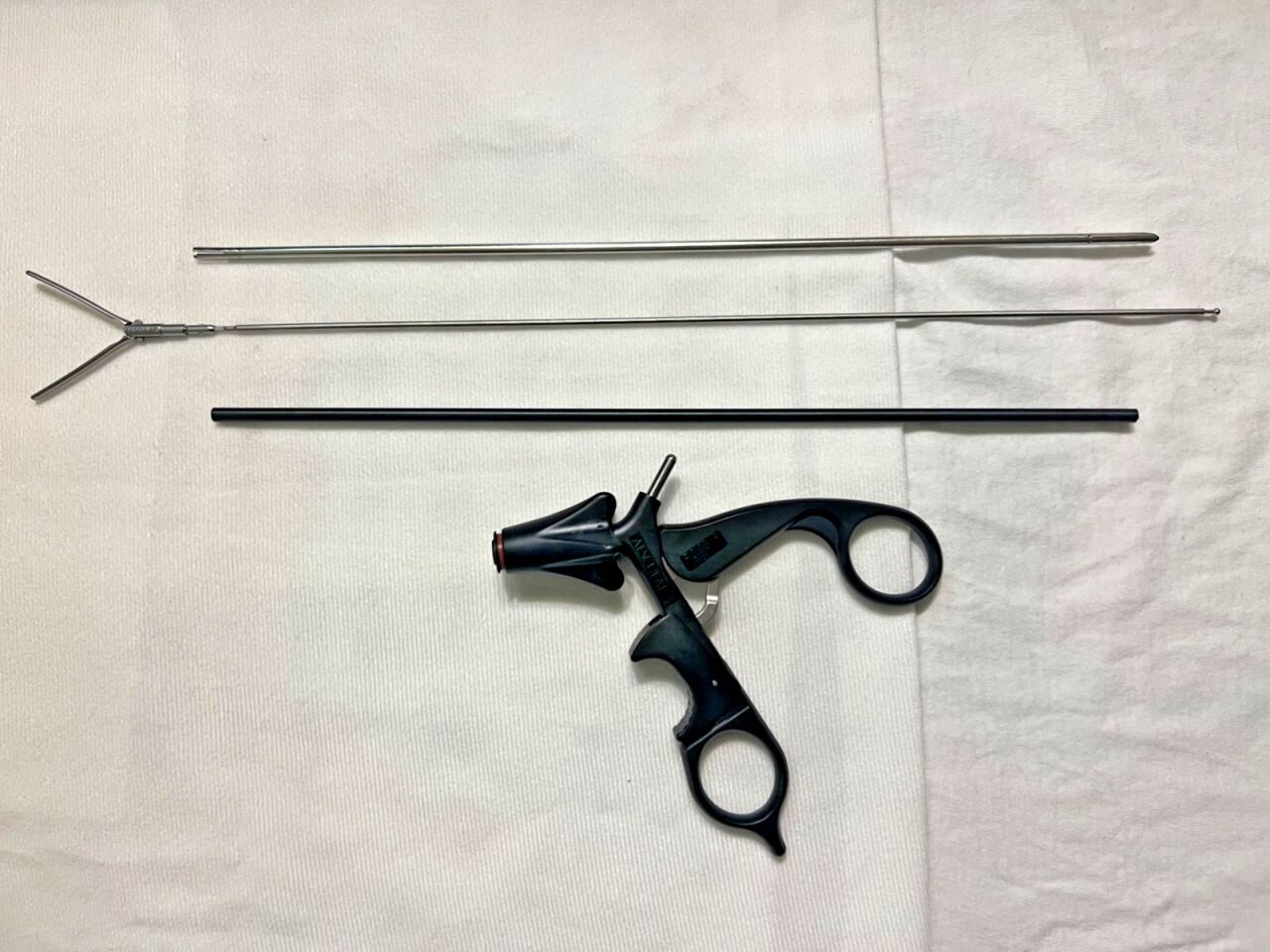 AESCULAP PM657R ADTEC DeBakey Grasping Forcep Vascular Clamp 5mm X 14-1/4" — photo 6