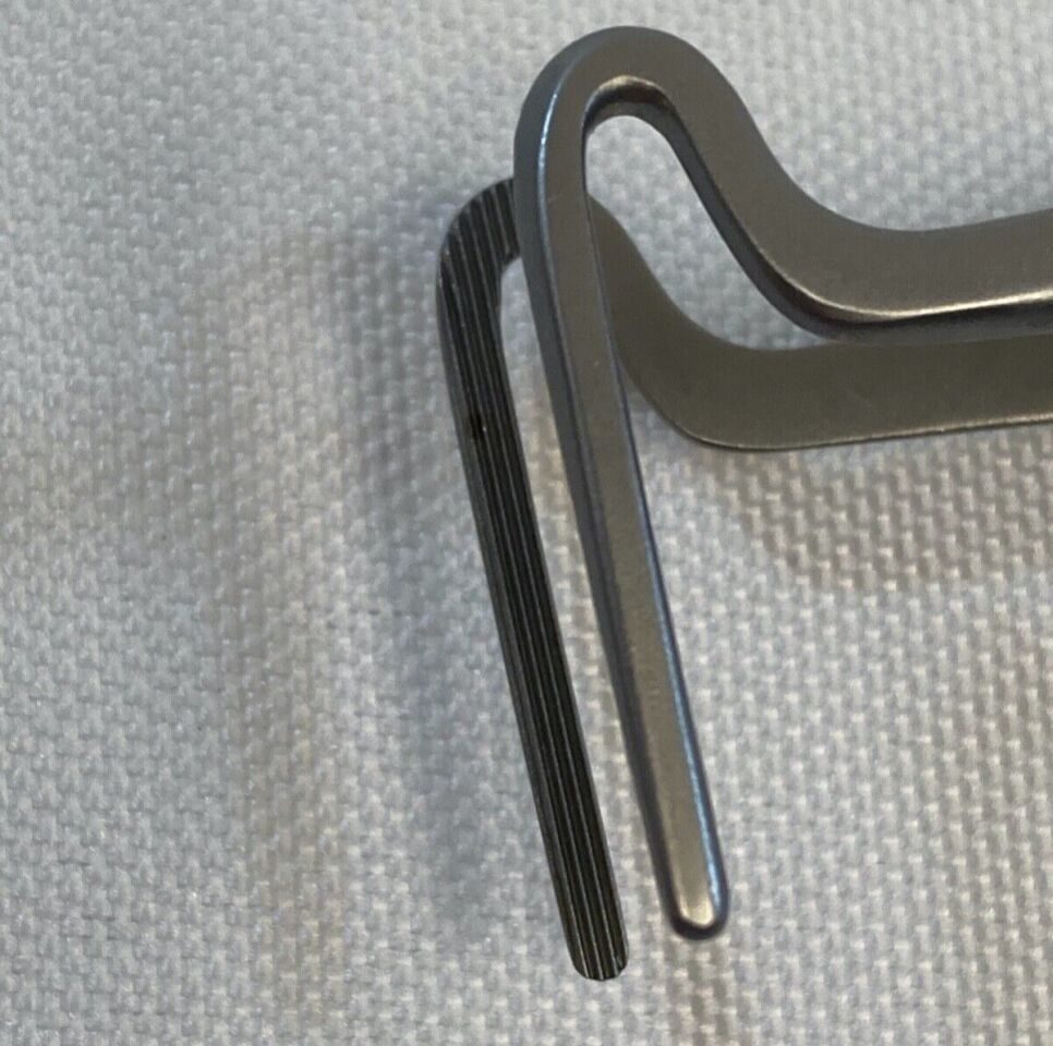 ALCON/GRIESHABER 1-626 Berke Ptosis Clamp 27mm Longitudinal Serrations — photo 5