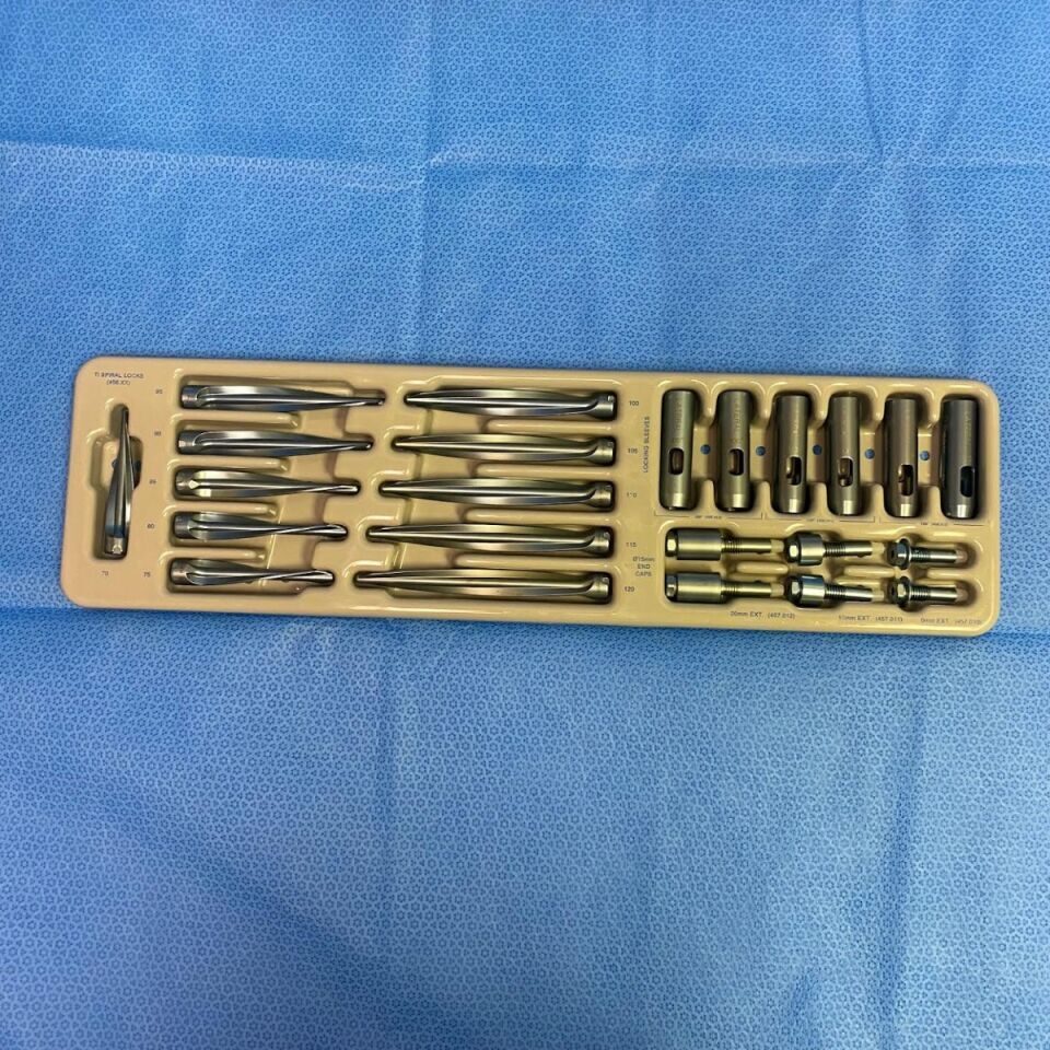 SYNTHES SPIRAL Blade Implants — photo 3