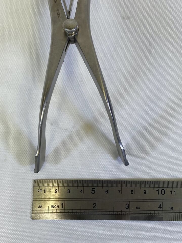 KOROS Custom 11" Surgical Lamina Spreader w/ Teeth Ratchet — photo 9