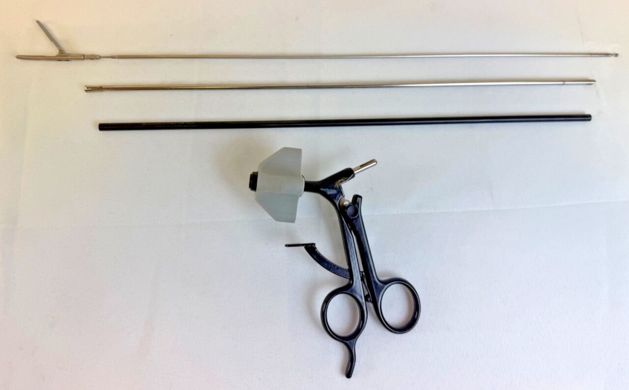 AESCULAP PO736R Laparoscopic 5mm x 31cm Ratcheting Monopolar Fenestrated Grasper