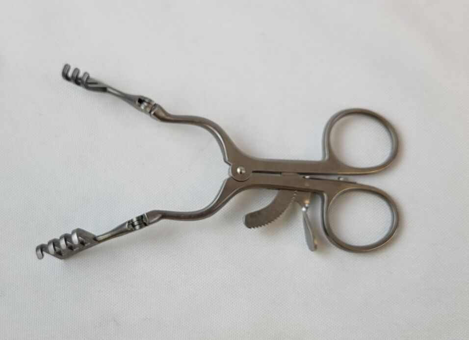 PILLING 16-5380 Beckman-Weitlaner Retractor, Blunt, 4 X 3 Prong, Hinged, 6" — photo 1