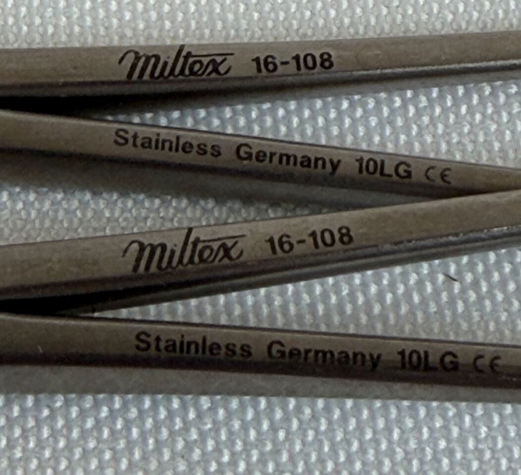 MILTEX 16-108 Pair of Baby Doyen Clamps Intestinal Forcep Diagonal Serrations 7" — photo 2