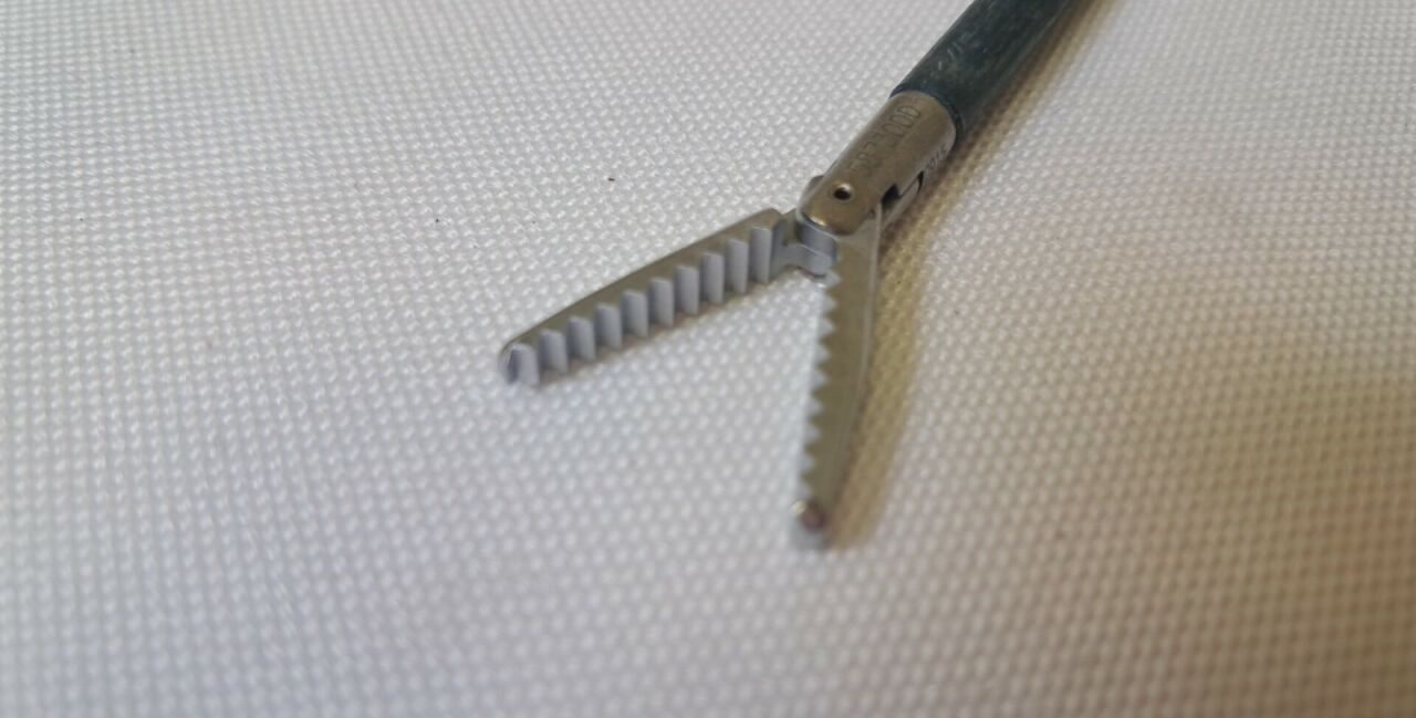DAVOL 5873000 Forceps with Insulated Tube and Locking Handle — photo 3