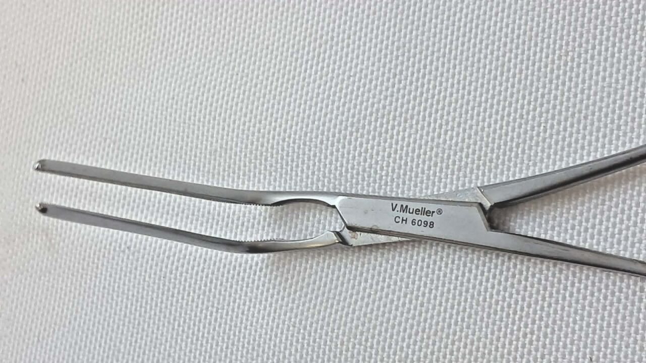 V. MUELLER CH 6098 DeBakey Ring-Handled Bulldog Clamp 3.75" — photo 3