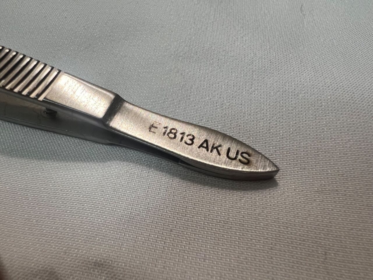 STORZ E1813 AKUS Kelman-McPherson Suturing-Corneal Forceps 1x2 Teeth 45deg x 8mm — photo 5