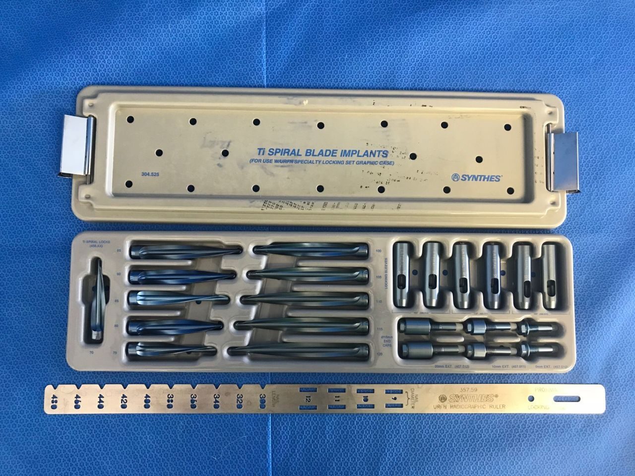 SYNTHES Various Ti Unreamed Femoral Nail Specialty Locking Set — photo 7