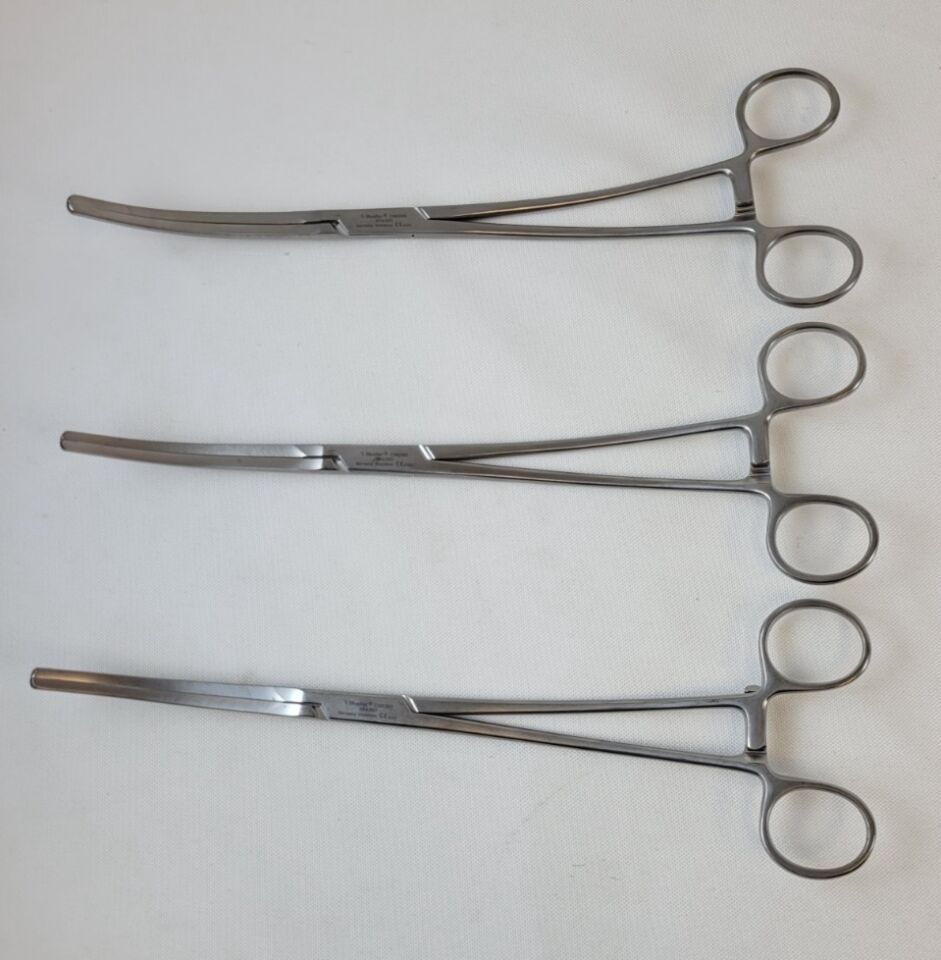 V. MUELLER CH6280 Cooley Aortic Aneurysm Clamp Slightly Curved 10-1/2" Cardio — photo 1