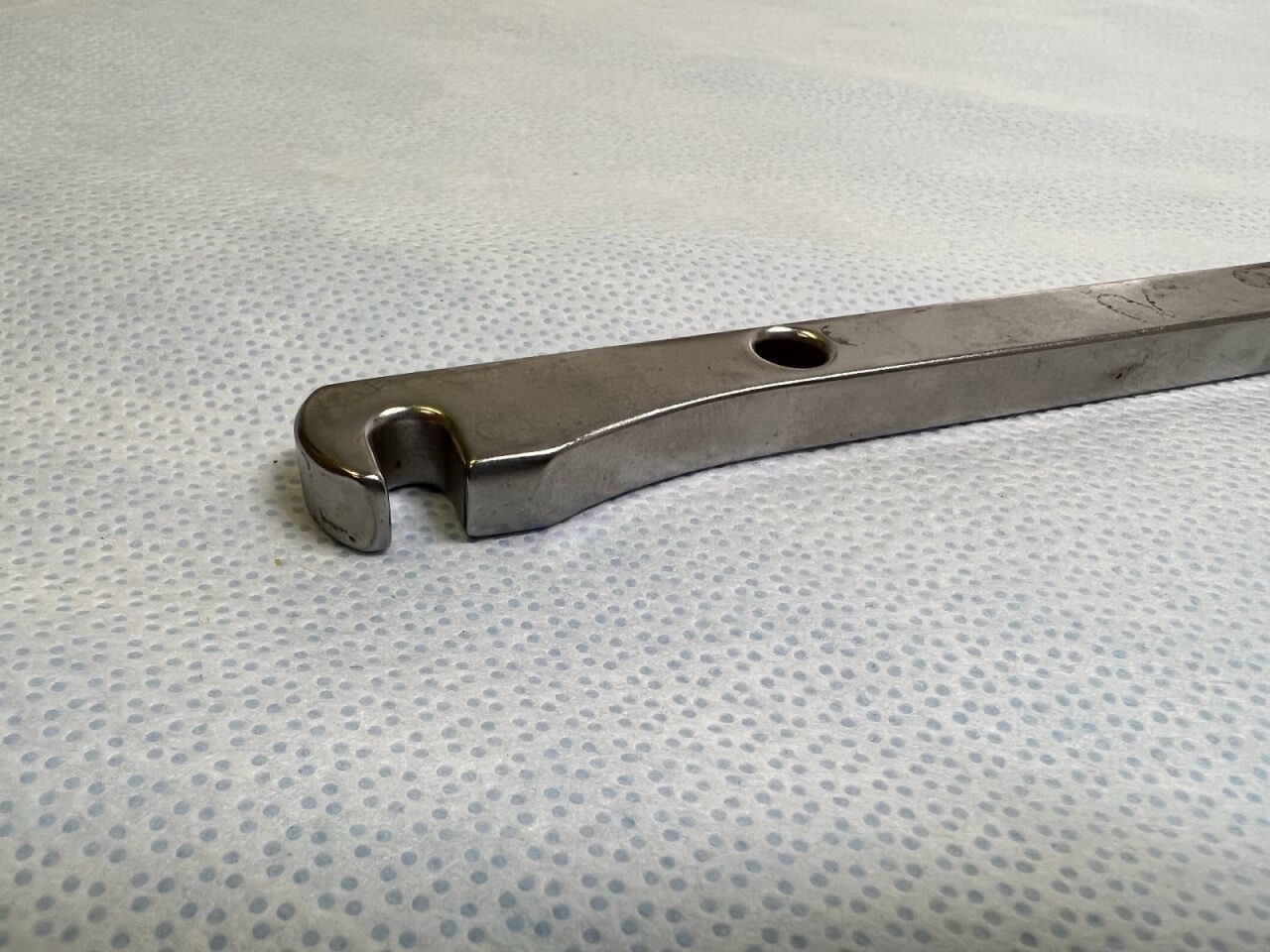 SYNTHES 388.91 Spine Left Bending Iron — photo 2