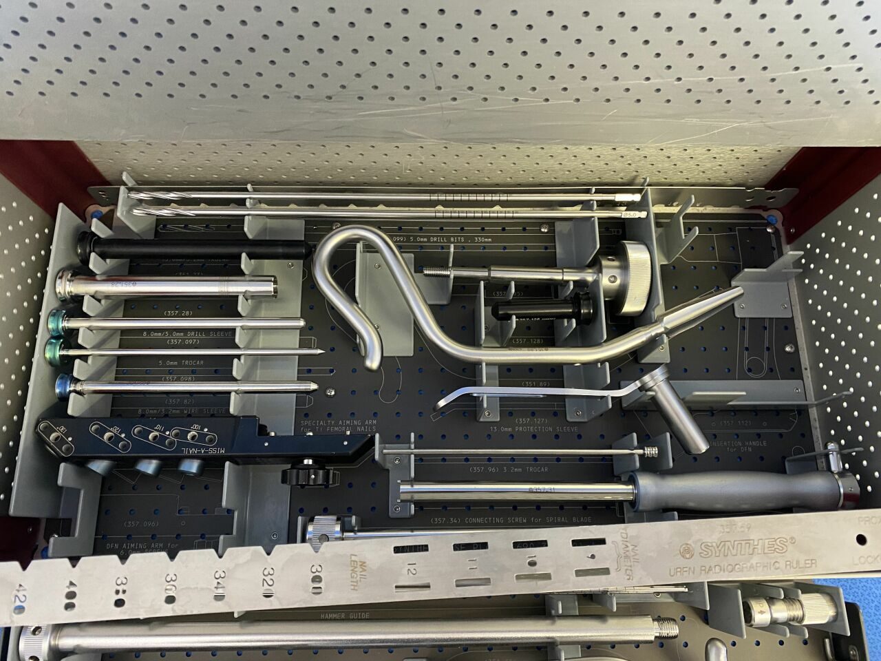 SYNTHES Various Combined Femoral Nail Insertion and Locking Set — photo 10