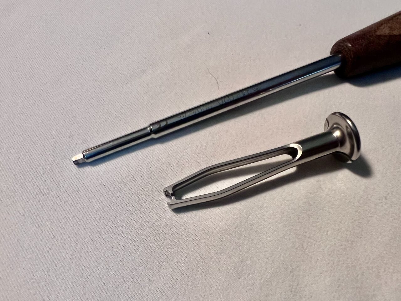 SYNTHES 314.020 2.5mm Hexagonal w/ 314.060 Holding Sleeve Orthopedic Screwdriver — photo 3