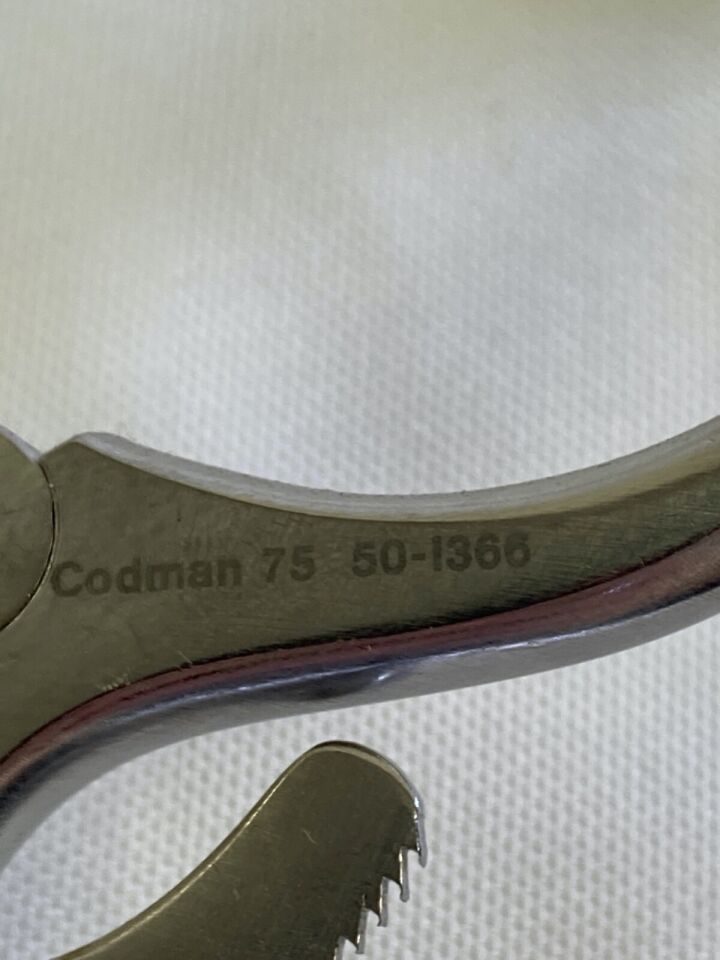 CODMAN 50-1366 & 50-1365 Pair of Walton Laminectomy Retractors 32mm x 32mm Sharp — photo 3