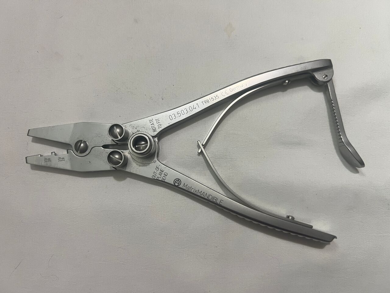 SYNTHES 03.503.041 Plate Bending Pliers Left — photo 1