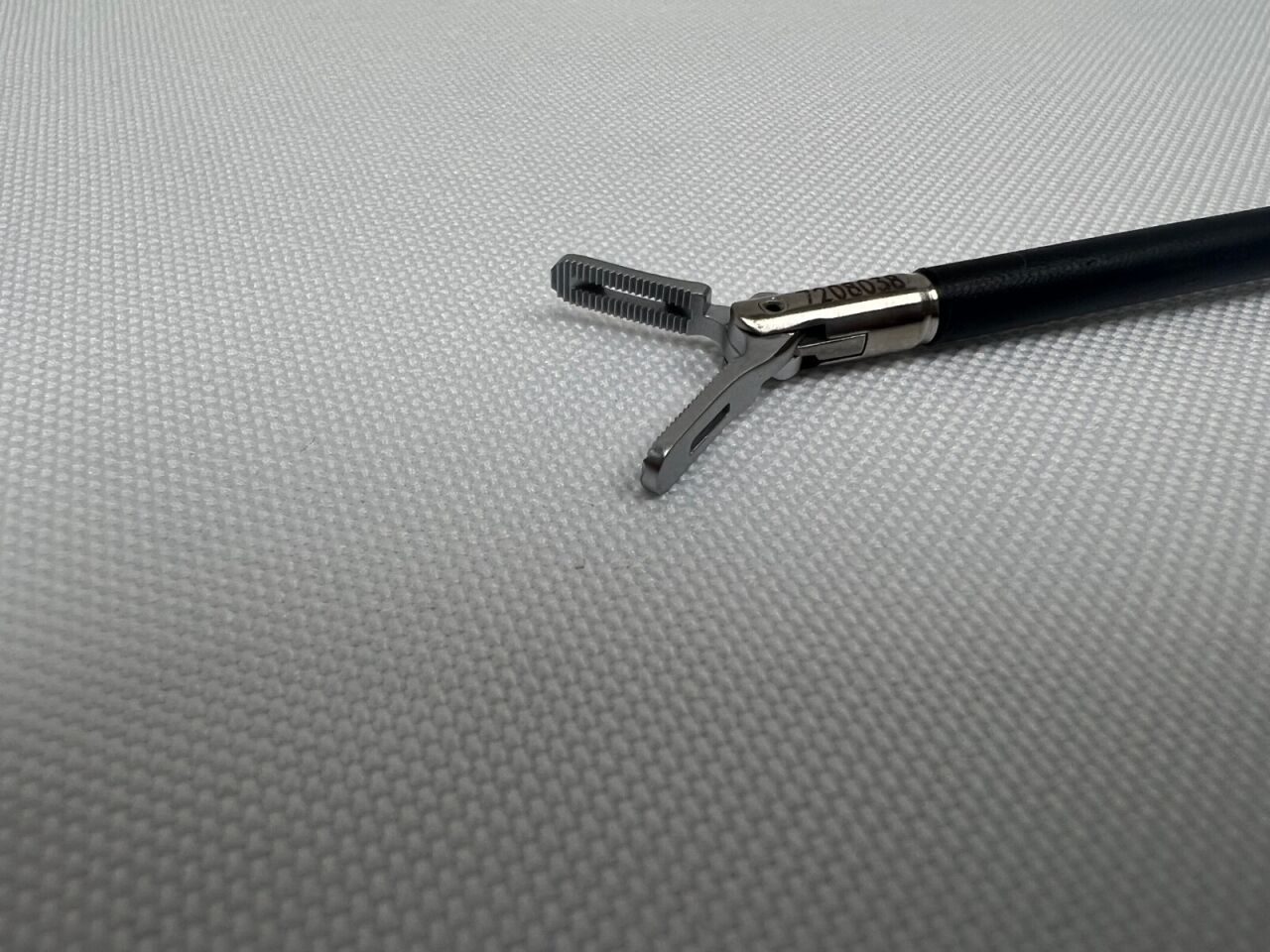 DYONICS 7208038 Laparoscopic Atraumatic Grasping Forceps — photo 2