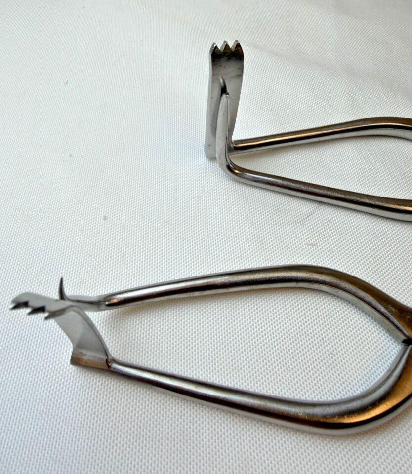 CODMAN NSI Pair of L&R Williams Microdisectomy Retractors 10MMX50MM Blades — photo 3