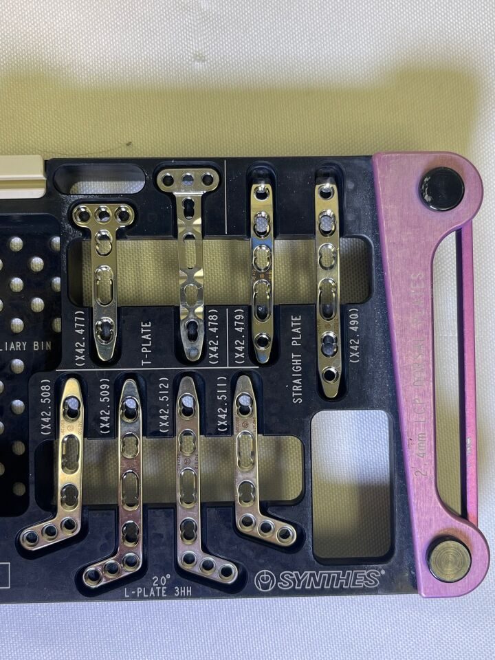 SYNTHES 2.4mm LCP Dorsal Distal Radius Plates — photo 4