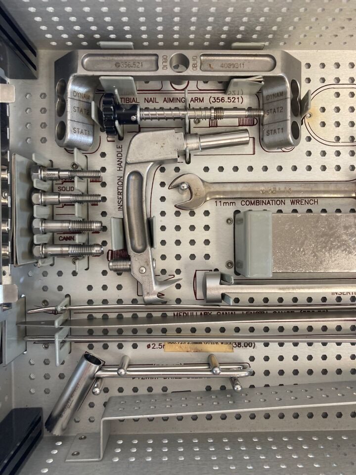 SYNTHES Various TI Tibial Nail Insertion and Locking Set — photo 4