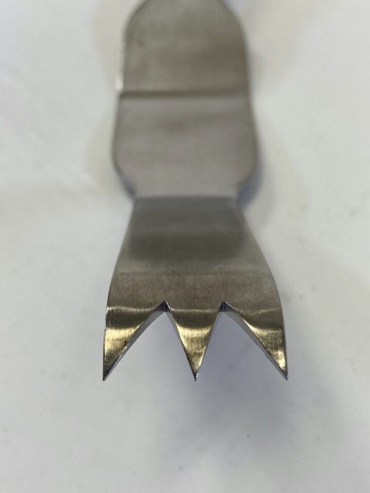 INNOMED T1003 Anterior Glenoid Neck Retractor 25mm Blade Width — photo 5