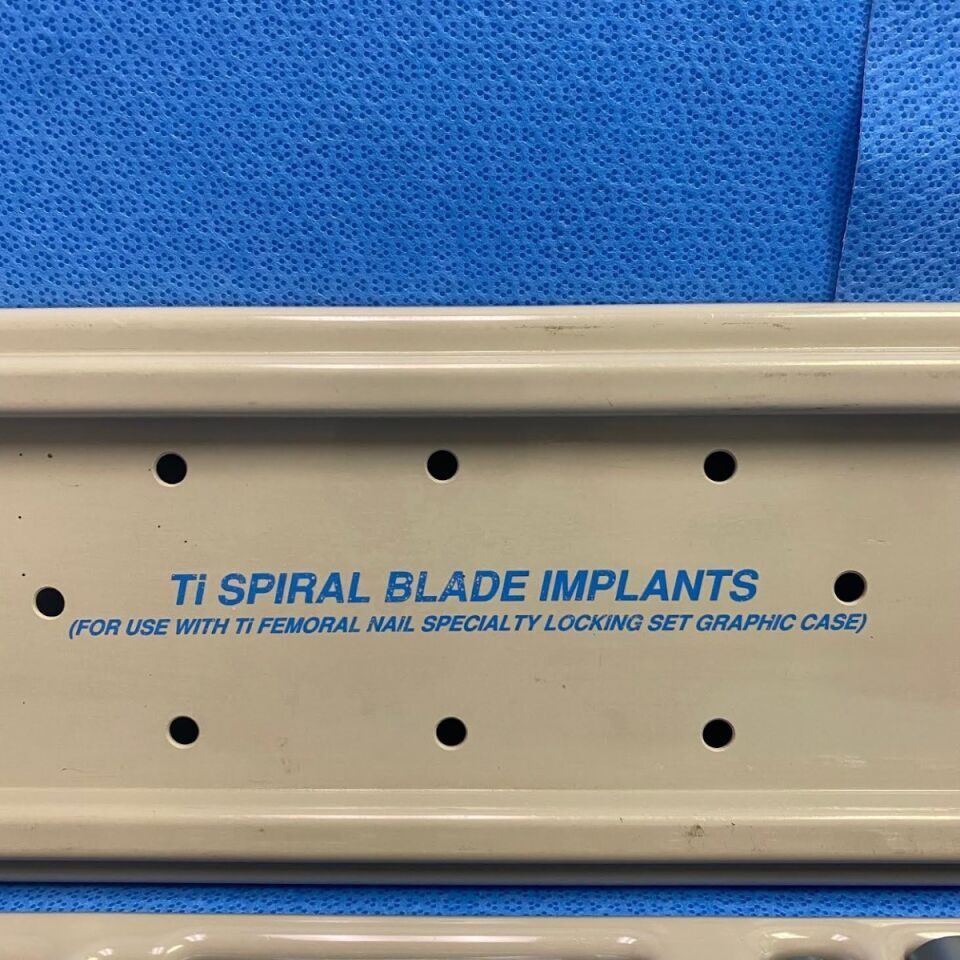 SYNTHES SPIRAL Blade Implants — photo 2