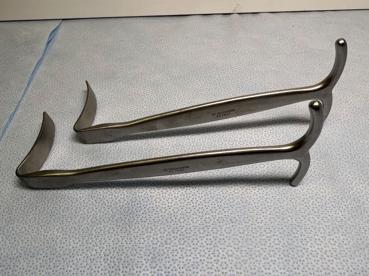 RICHARDS 11-1537 Smillie Curved Retractors, Lot of 2 — photo 3