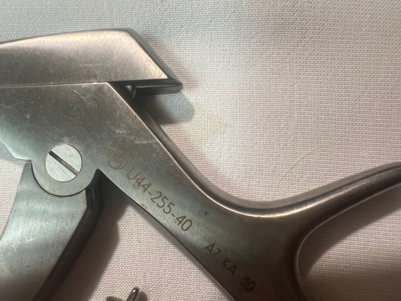 SYNTHES U44-255-40 Laminectomy Rongeur Punch 4mm X 40deg — photo 3