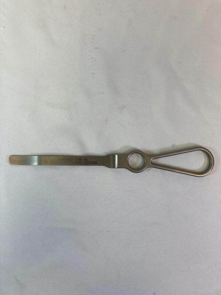 INNOMED 1258 10.75" x 12.7mm Blade Width Modified Darrach Retractor Bent Narrow
